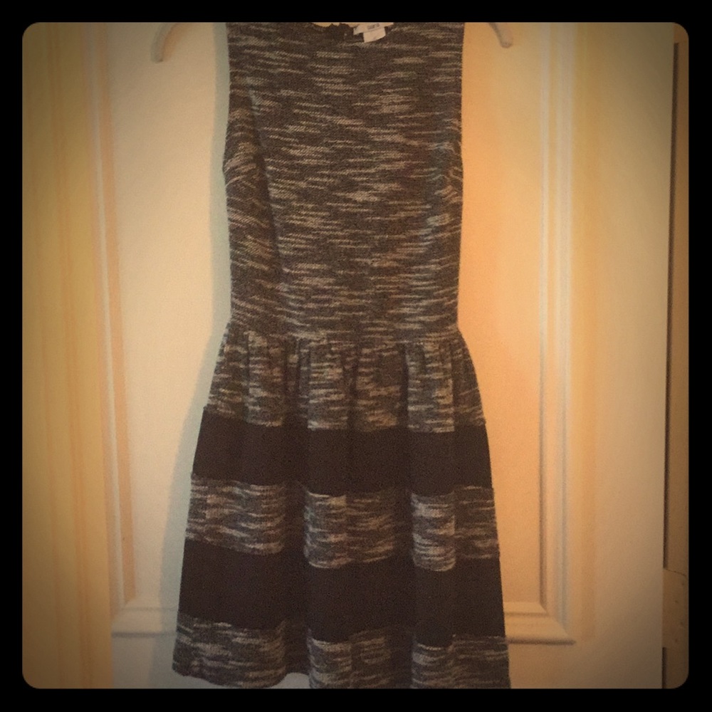 Black and white sleeveless dress